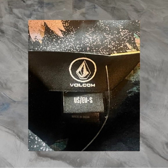 NWT Volcom Modern Fit All Over Print Pattern Button-Up Shirt Men - Picture 5 of 7